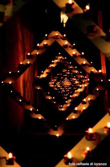 Vicolo antico del Borgo Casamale illuminato di notte